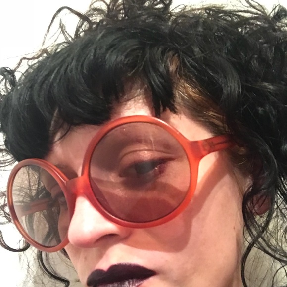 SOLD VINTAGE 🖤 90s Burnt Orange Round Sunglasses - Picture 7 of 7